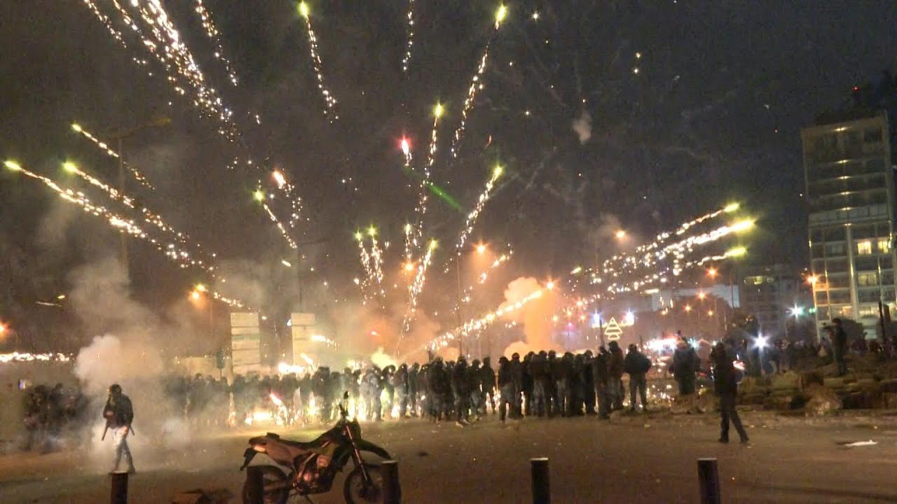 Renewed night clashes break out outside Lebanese parliament | AFP