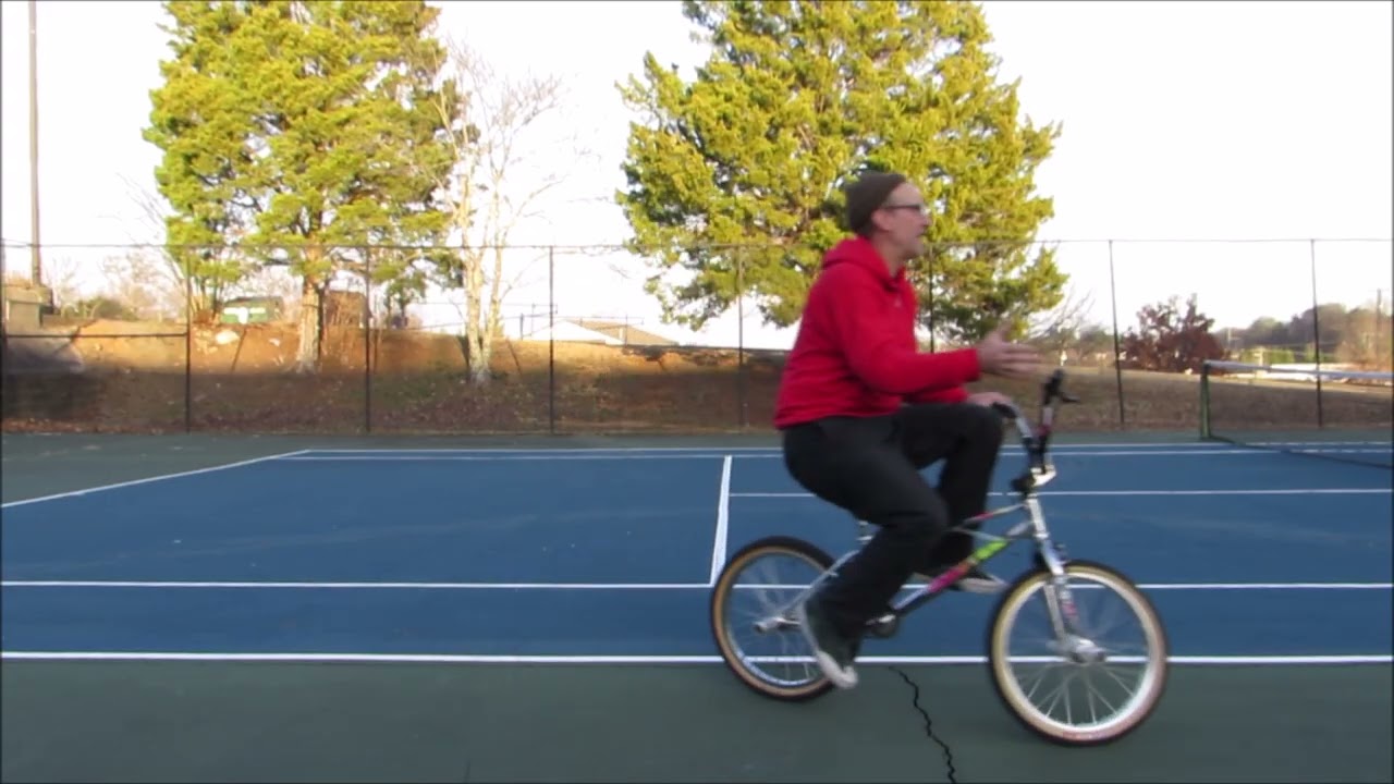 Сессия по олдскульному BMX-флэтленду с командой из 53 лет. Велосипеды Haro Lineage Reklamation DNE.