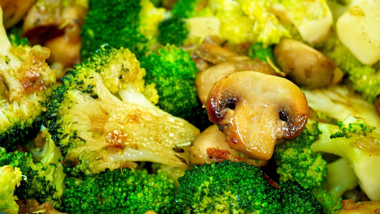 Никогда еще брокколи не готовили так вкусно. Брокколи с грибами и печеным картофелем.