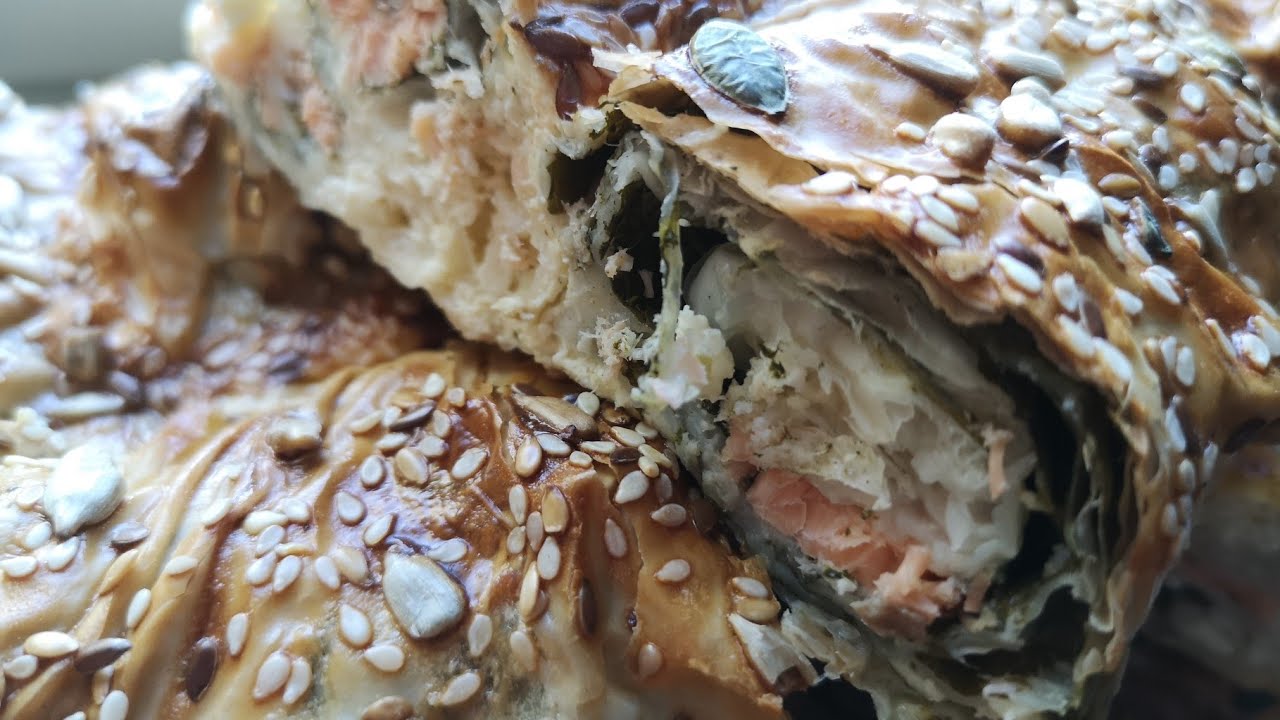 Пирог из теста фило с начинкой из лосося, сыра и шпината. Быстро и очень вкусно!