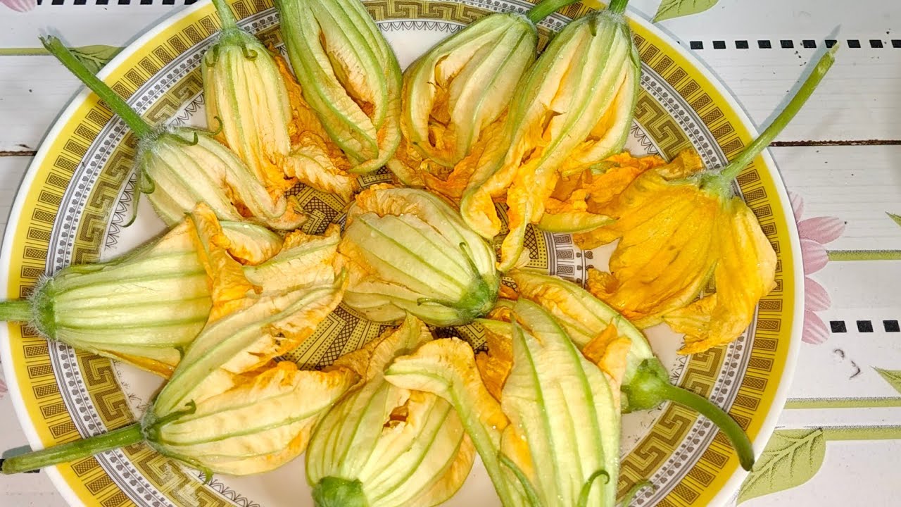 Pumpkin flower pakora 😋😋😋#kitchenclub 