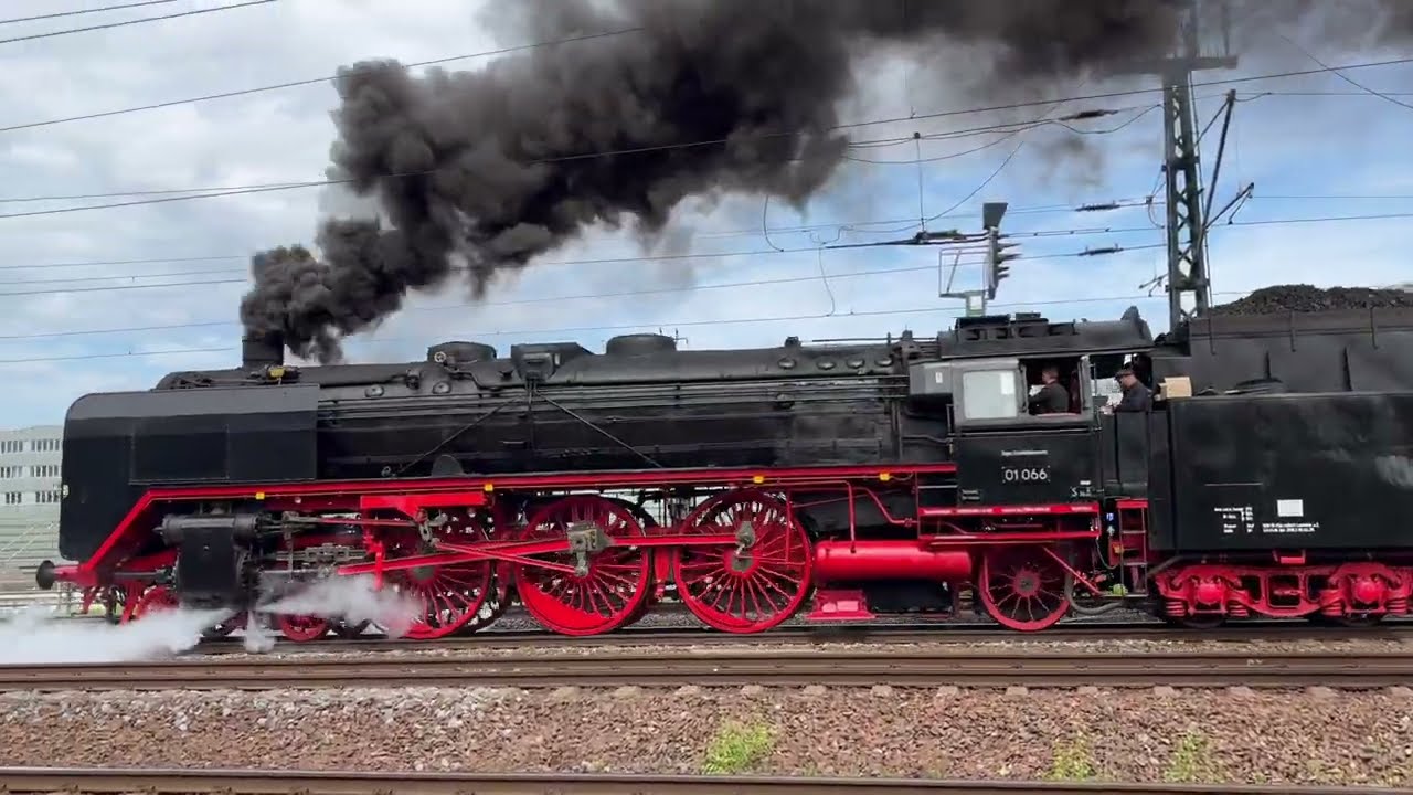Schnellzuglokomotive 01 066 - 17. Dresdner Dampfloktreffen 2025 + Führerstand
