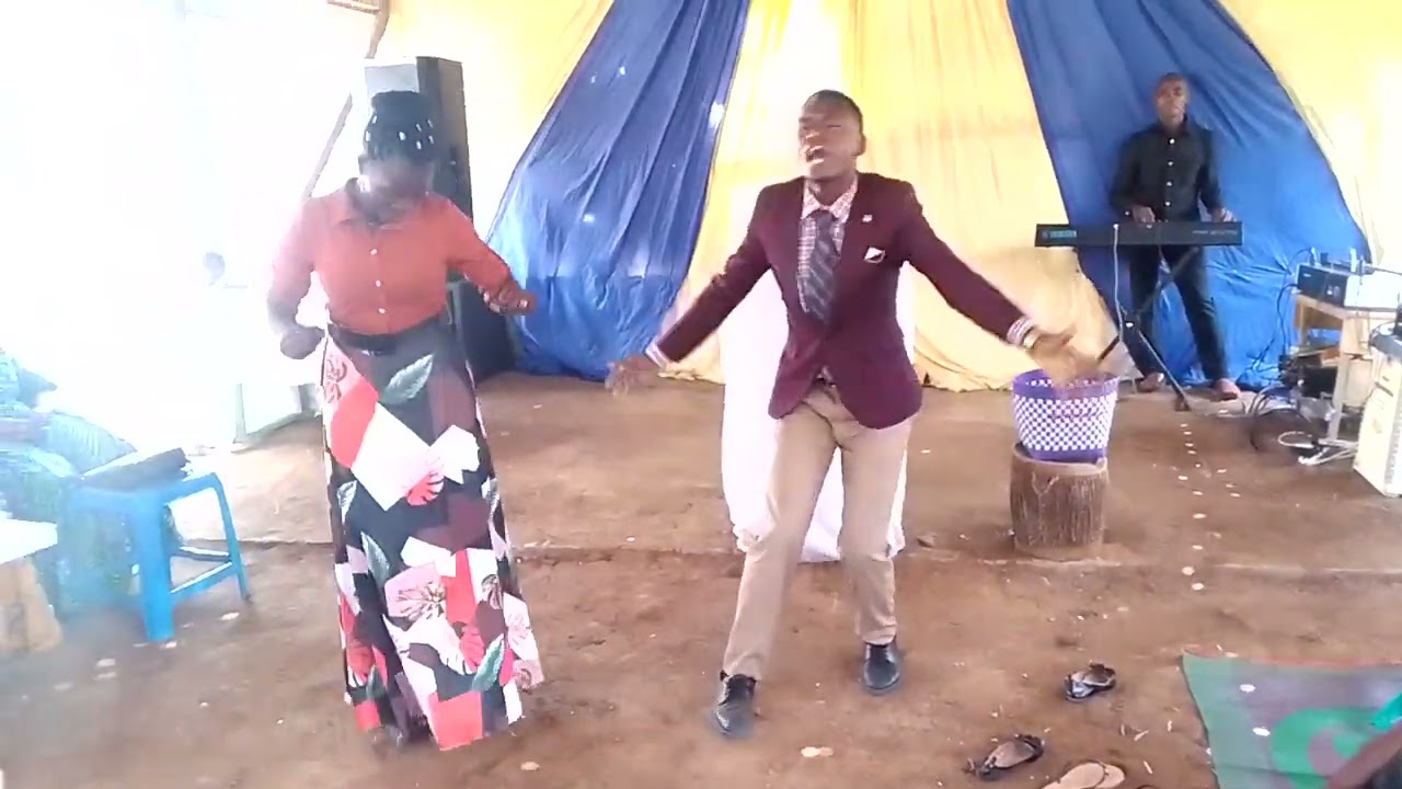 mwimbaji aidani enosi akihudum pwani kongoe kibaha  kashangaza wengine😥😢😢😨😨😨👏