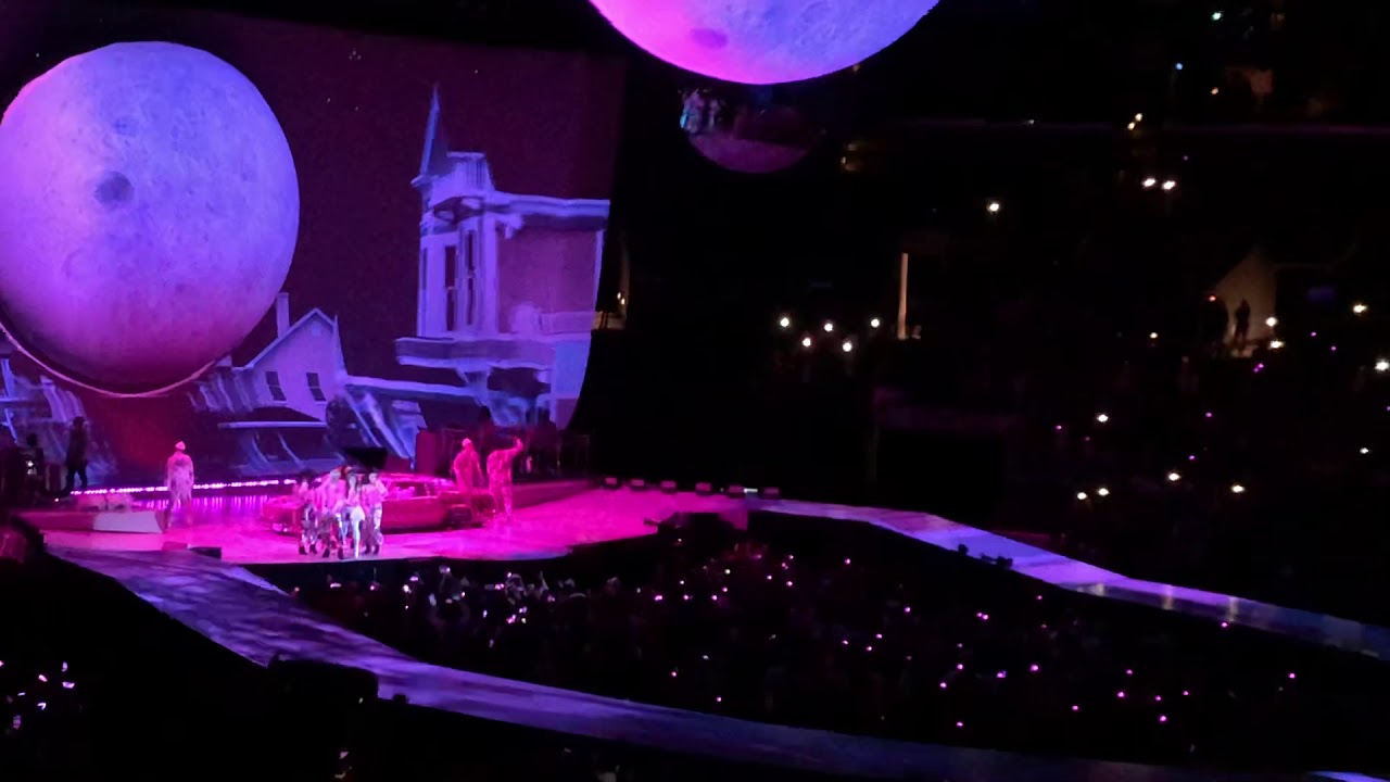7 Rings (live) swt la night 1- Ariana Grande