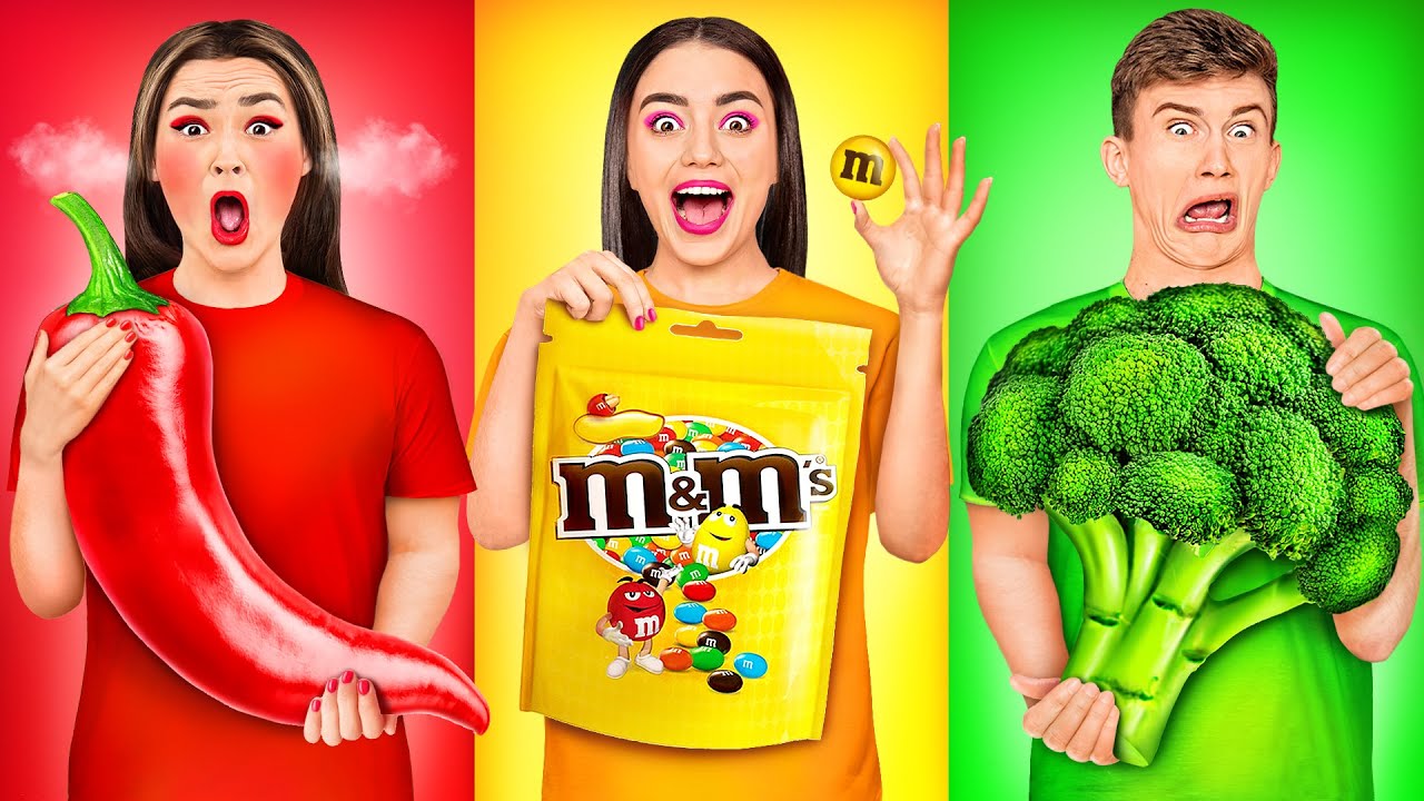Mangiare Solo UN CIBO COLORATO per 24 Ore   Challenge | Olala