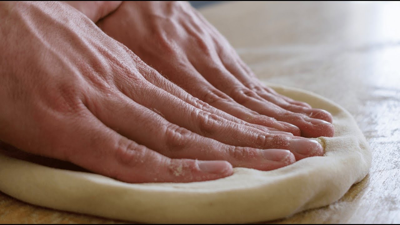HOW TO STRETCH YOUR PIZZA DOUGH ? | THE MASTERCLASS