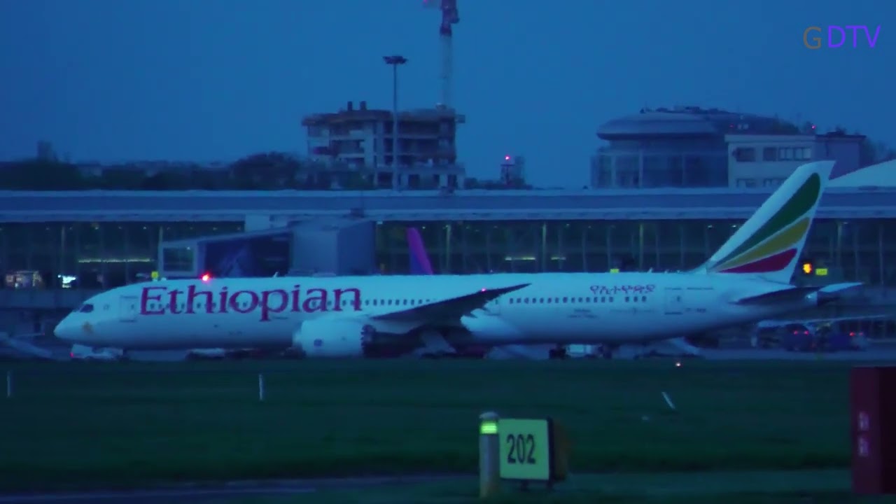 Unidentified aircraft #07 WARSAW 17.04.2025 4K PL