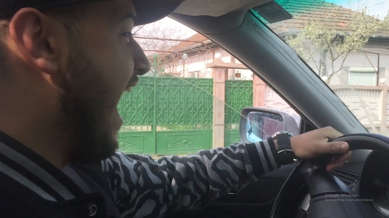 BERCEA CONDUCE MASINA?!