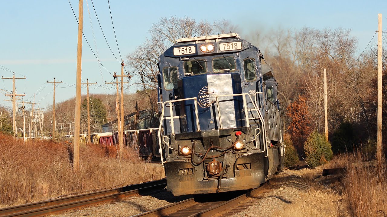 CSX M427 with a painted leader. 11/26/22