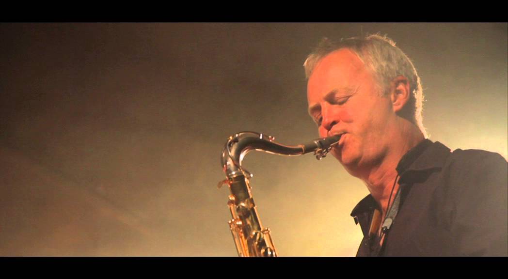 Manu Katch&eacute; - Lovely Walk (Live New Morning)