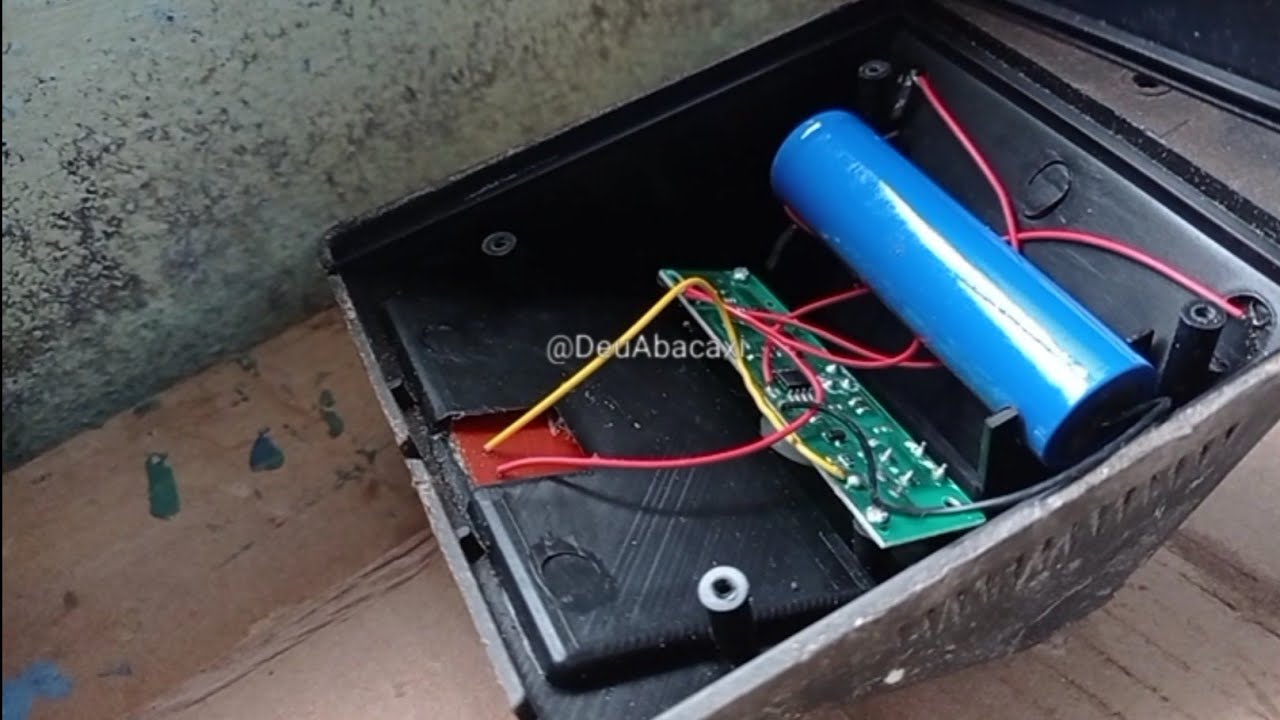 Luminária solar não desliga luz fraca defeito simples de consertar