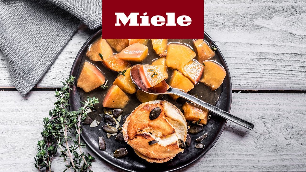 Rezept: Quark-Soufflé mit marinierten Pfirsichen I Miele