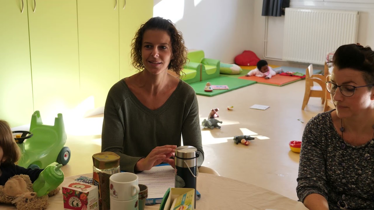 Devenir assistante maternelle en crèche familiale