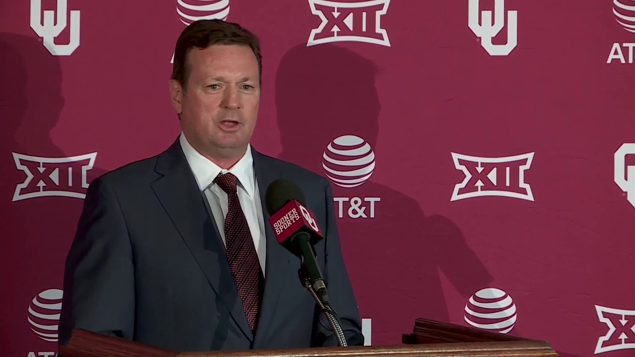 University of Oklahoma Sooners head coach Bob Stoops announces retirement