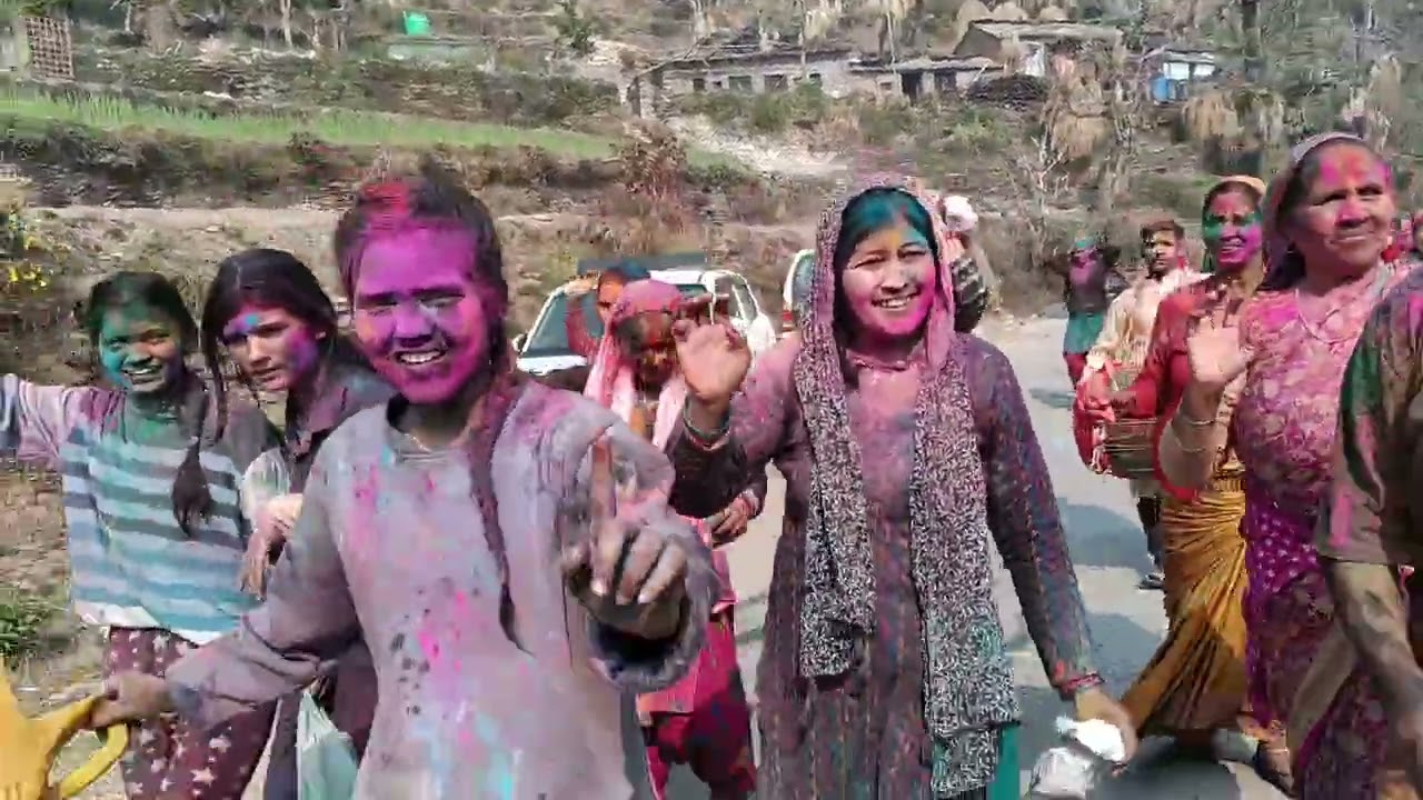गांव की होली 🥰🏔️ 🏔️