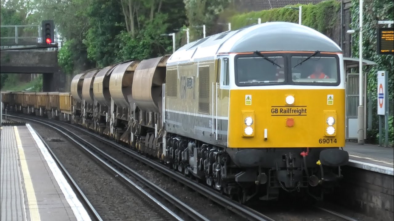 Fantastic Busy Freight Action at Wandsworth Rd Station South London 22nd April 25