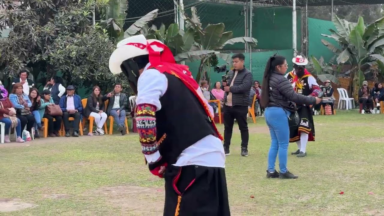 CHUTOS AMOROSOS DE CARHUAMAYO