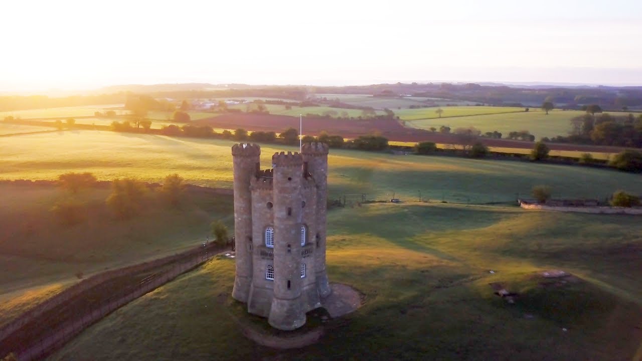 Broadway Tower, Cotswolds (England) - 4K drone video - OKMediaProducties