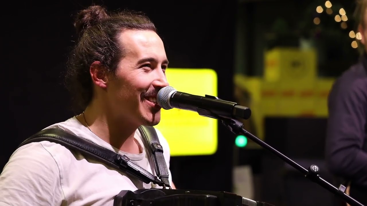 folkshilfe - Seit a poa Tog (Live beim Antenne Steiermark Studiokonzert)
