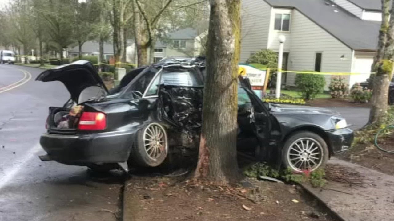 Police: One teen dies in car crash after hitting a tree in Salem, 4 others injured