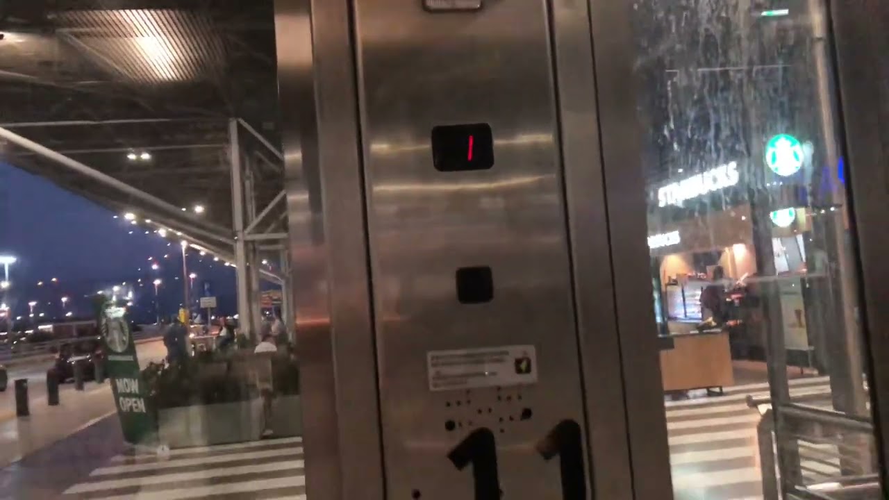 2000’s hydraulic elevator in Macedonia Thessaloniki airport