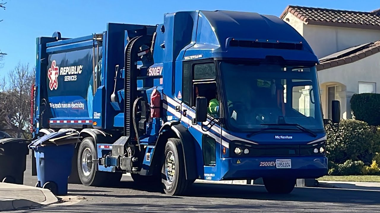 Republic Services -Brand New- Electric McNeilus Volterra ZSL