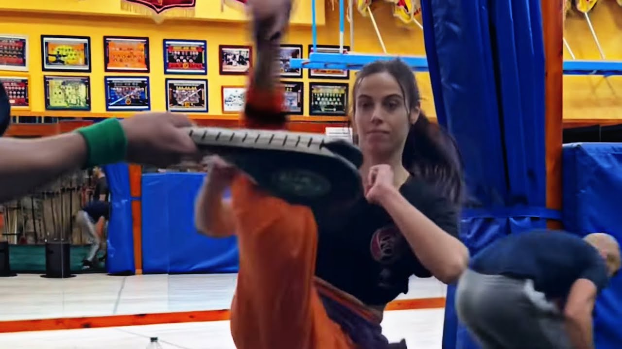 Un día de patadas en la Escuela Huwei