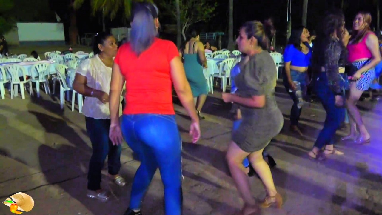 Como lo Mueve, lo Bate: ¡Qué Sabroso Chocolate! ¡Se van a caer las hojitas!|Ajuchitlan del Progreso