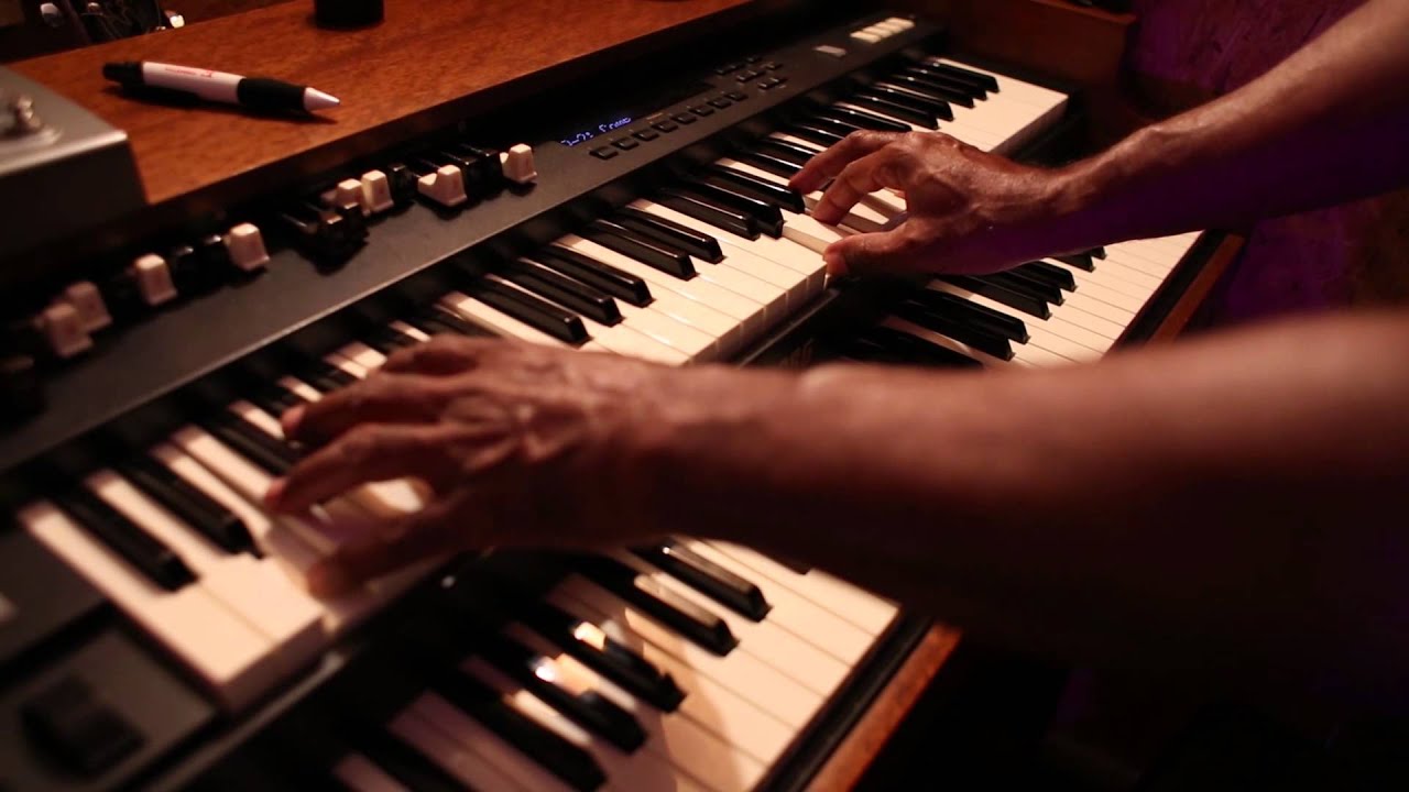 Testing out my Korg BX3, this thing sounds Crazy!