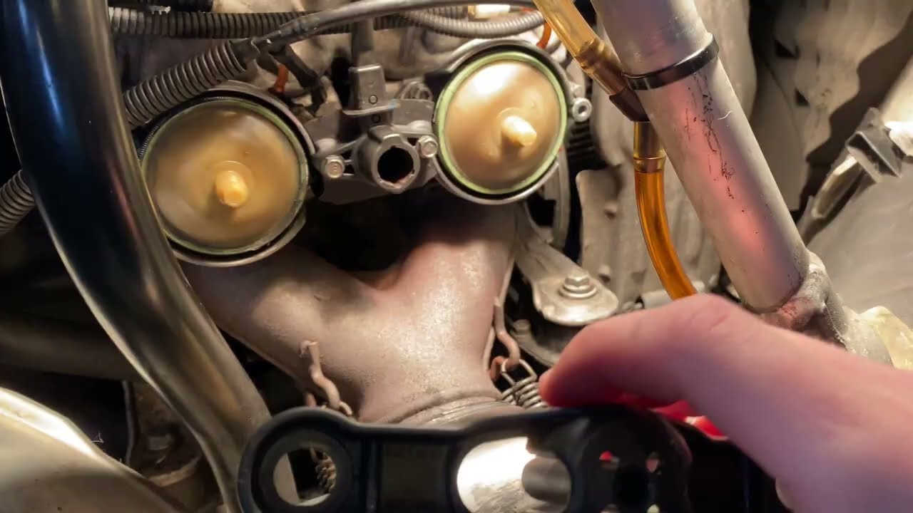How to Clean Rave Valves on a Ski-Doo!!!