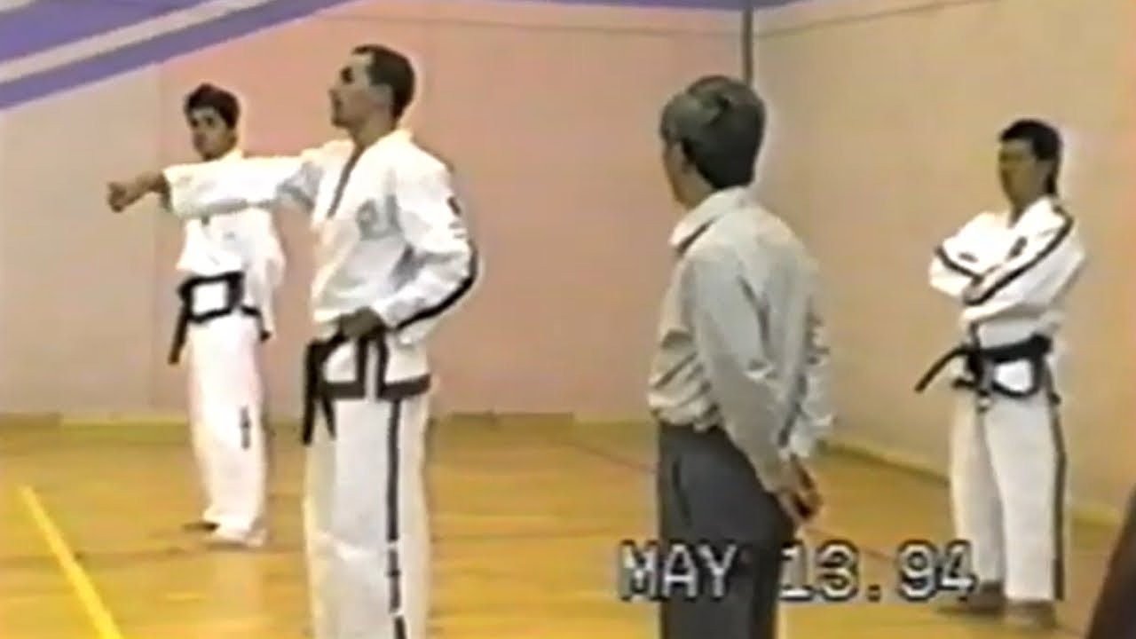 General Choi Hong Hi introduciendo el Taekwondo en CHILE 1994  acompañado por el maestro Fabian Pini