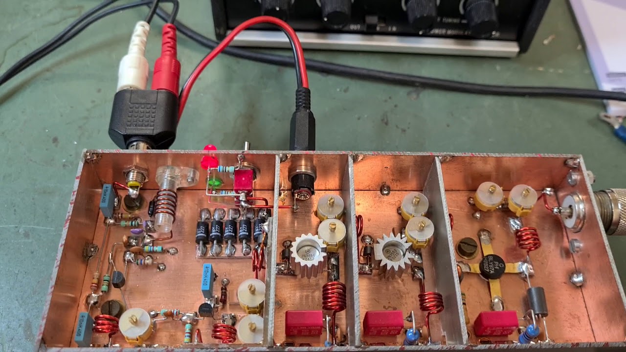 BLY 87 zender op eigen gebouwde voeding.