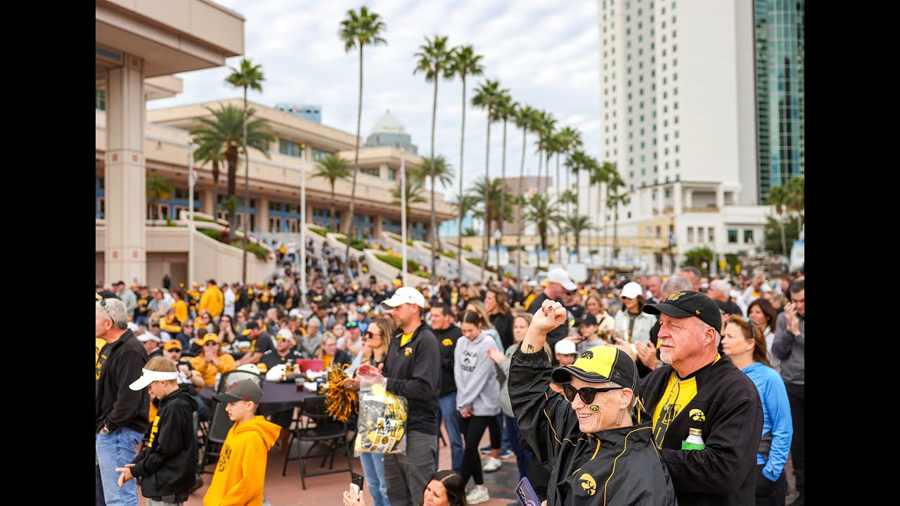 DITV Sports: Hawkeye Fans Take Over Tampa in Hawkeye Huddle