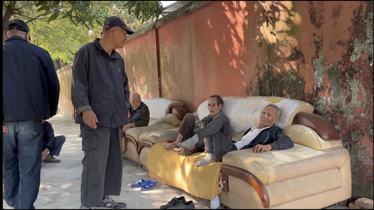 江門市新會古井鎮霞路鄉俗稱“皇族村”，其中的五福里、下聯村開村至今已有650多年歷史。自南宋滅亡後。部份宋室皇親“趙氏”宗族流落在新會台山周邊的鄉村謀生。