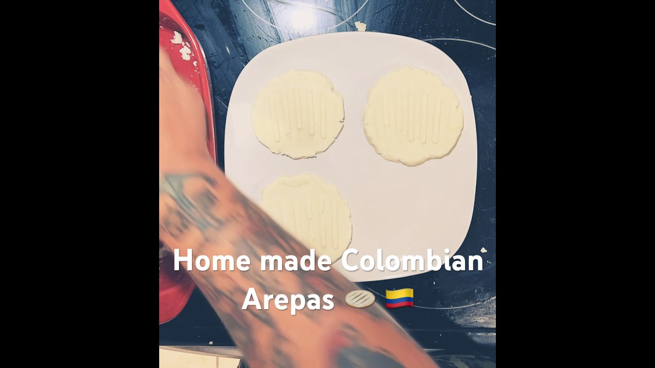 Home made Colombian arepas 🫓 🇨🇴  #arepascolombianas #food #cook