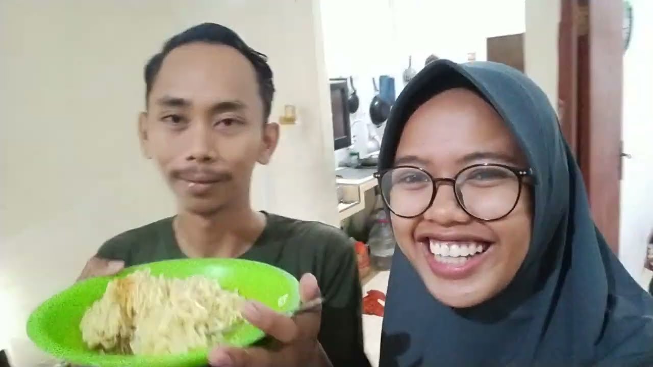 ujan ujan bikin mie goreng