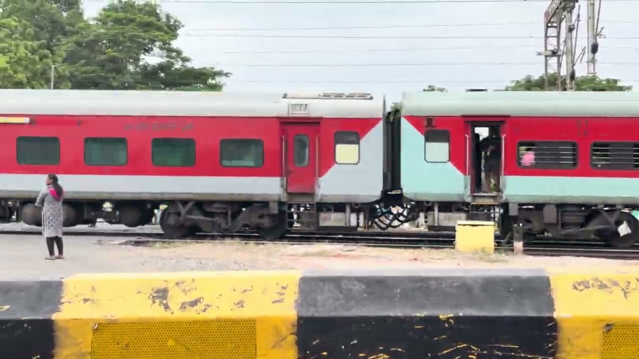 Chirala railway station gate train crossing time #chirala #train #trendingvideo #ytvideo #viralvideo