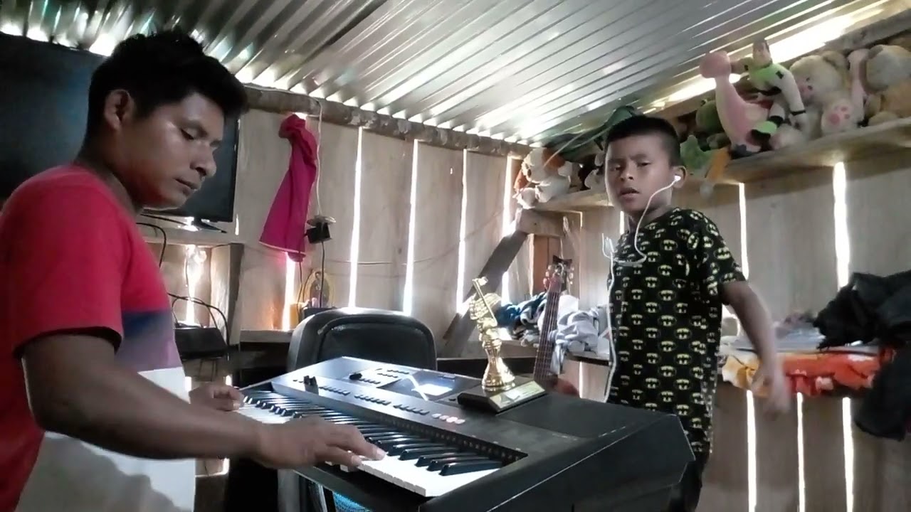 agrupacion iumadeaa y sus teclados tema. bello sueños en vivo