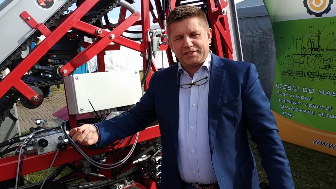 AGRO SHOW 2019. Firma SATOR prezentuje kombajn do zbioru marchwi.