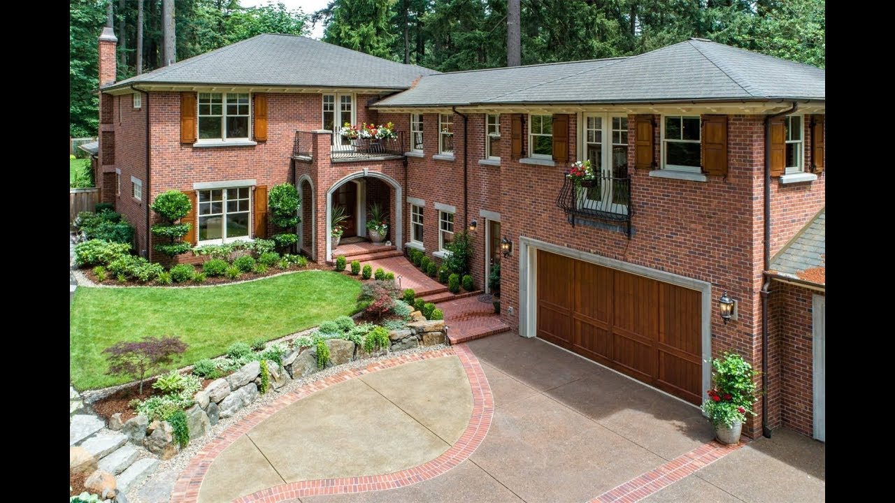 Prestigious Family Home in Lake Oswego, Oregon | Sotheby's International Realty
