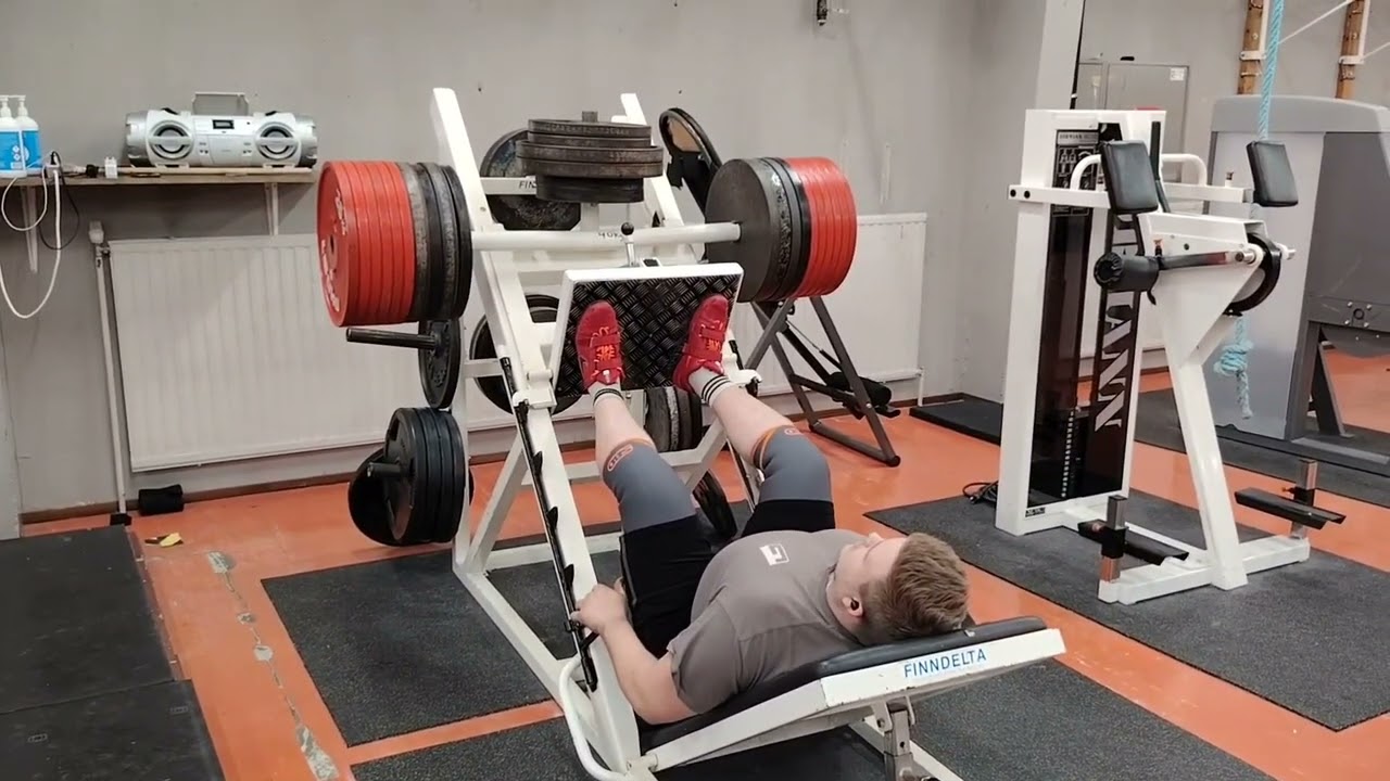 Ei tohon prässiin enää kauheesti mahru. Nyt oli KUUSSATAA kiloo💪💪Jerkkua löytyy!!