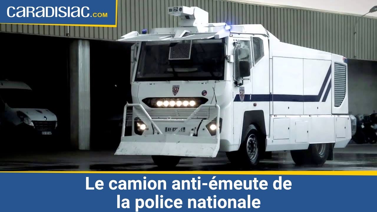 Le camion anti-émeute de la police nationale