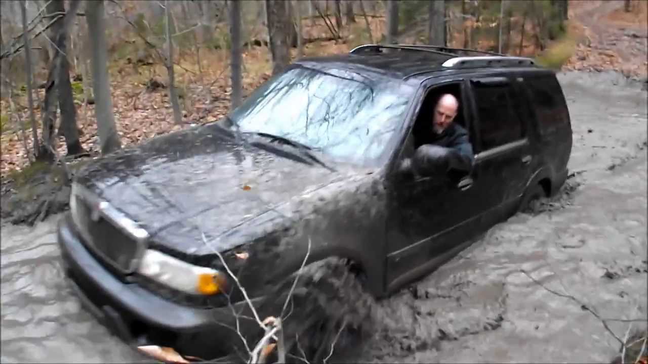Lincoln Navigator Muddin With the TOYOTAs!