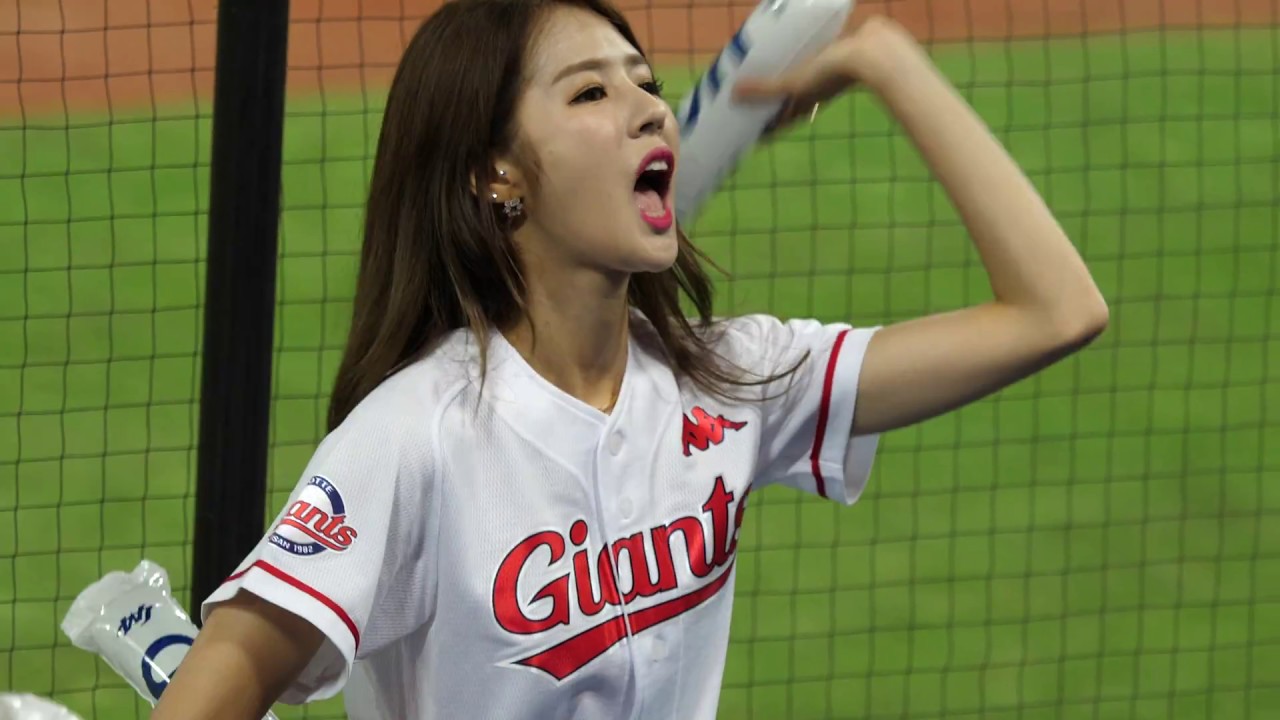 부산롯데자이언츠 치어리더 & ラミガールズ「할아버지의 낡은 시계」 대만프로야구 パクキリャン 박기량 大きな古時計 awesome very cute baseball cheer