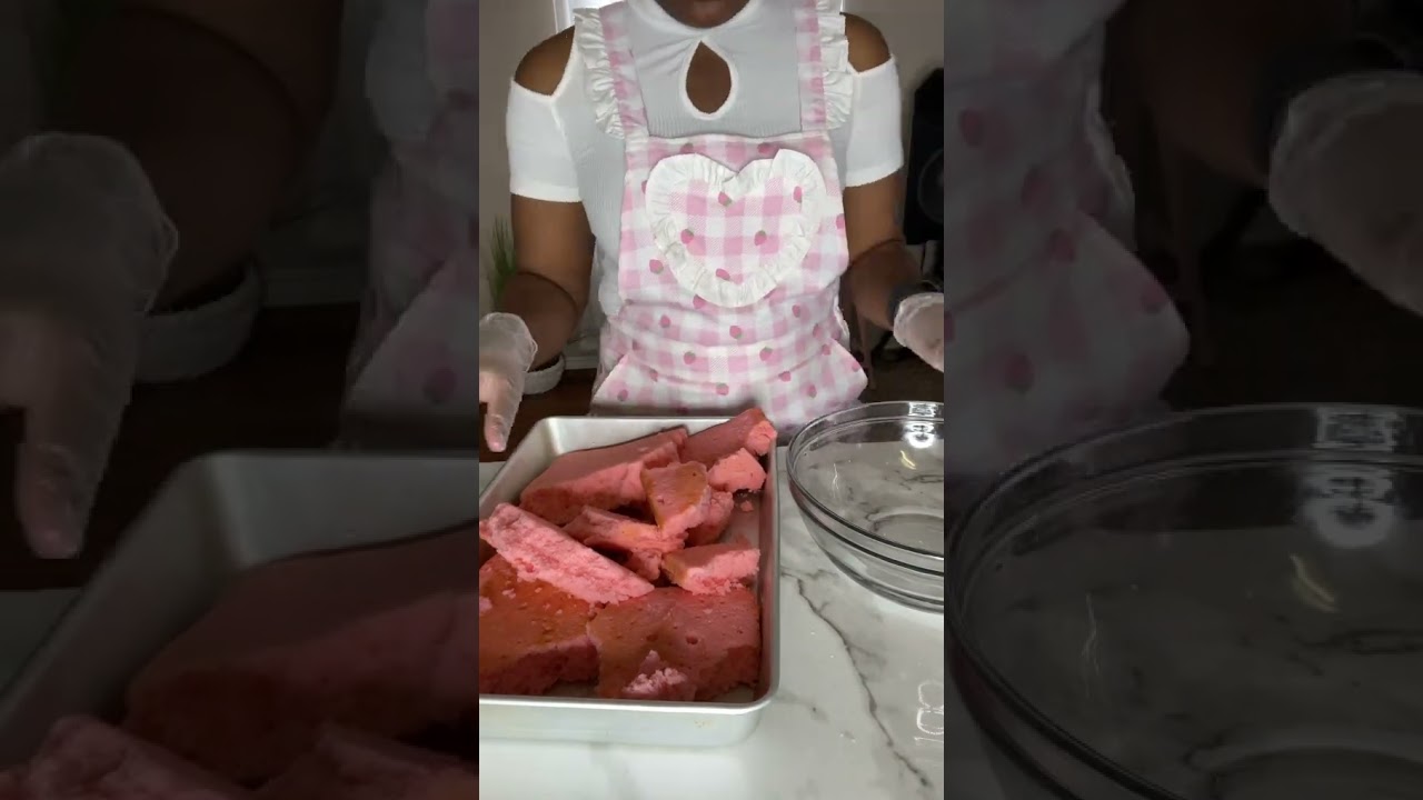 Making strawberry cake jars. #cake #tutorials
