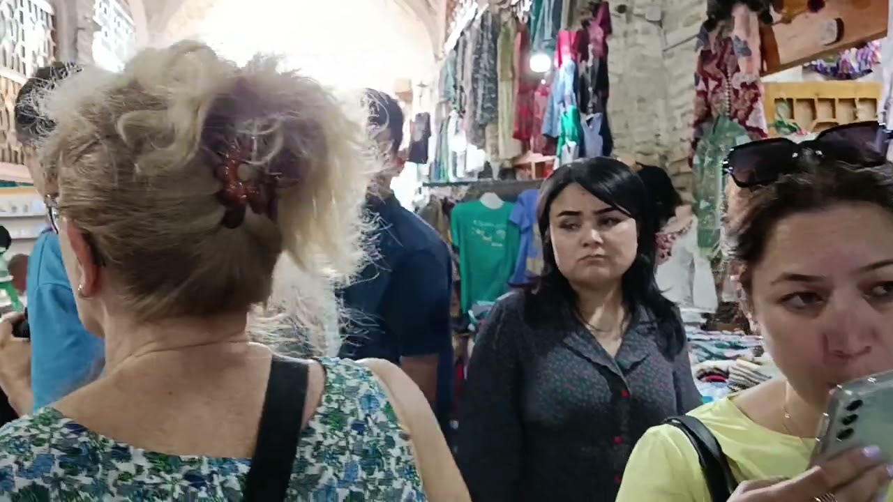 02.05.2024 Бухара, Узбекистан. Крытый рынок Токи Телпакфуршон.