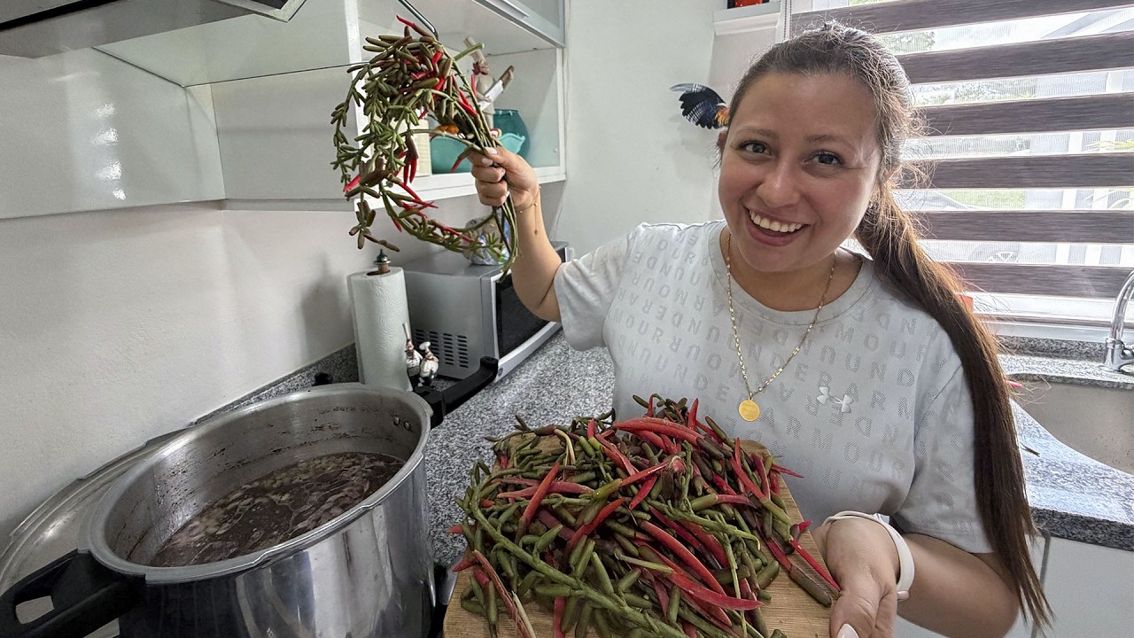 COCINANDO SOPA DE FRIJOLES CON PITOS