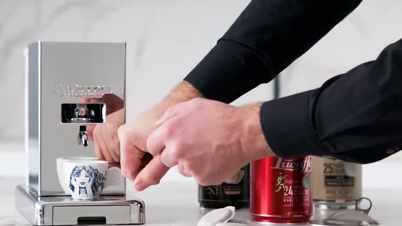 La Piccola Kaffeemaschine E.S.E Pads &laquo;Swiss Edition&raquo; mit Lucaff&egrave; Kaffeepads E.S.E in Dosen