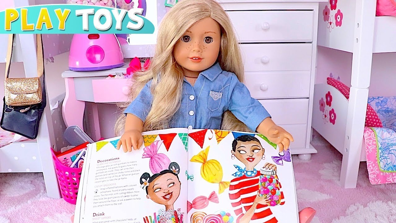 Baby Doll prepares for slumber party with friends in dollhouse! Play Toys creative ideas
