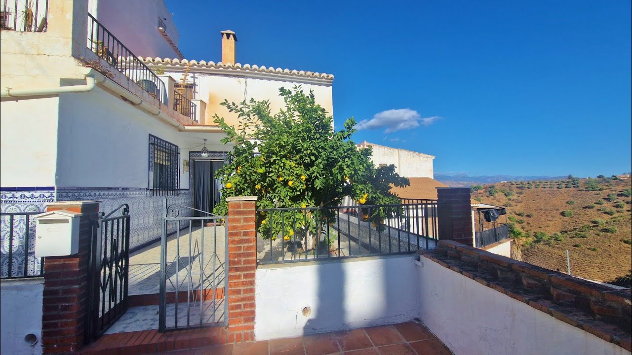 AX1408 - Casa 'Las Cristinas', pretty village house with private outdoor space, Cutar village [SOLD]